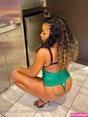 miss_tia_cakes [ miss-tia-cakes ] - My latest video I made at home with @isabelladelaa where she was