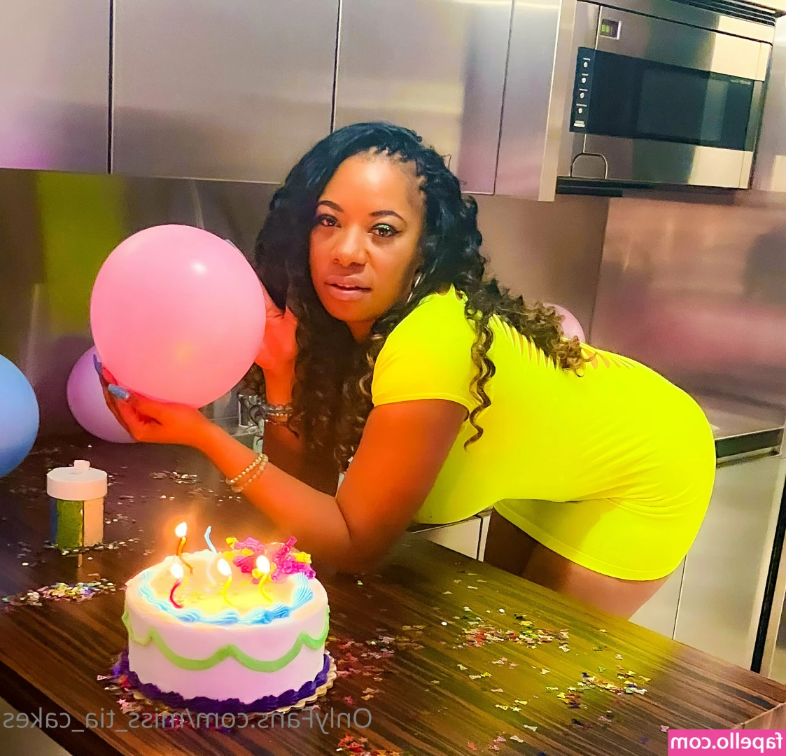 miss_tia_cakes [ miss-tia-cakes ] - Join me for breakfast? xo