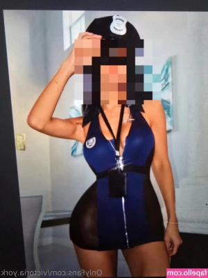 victoria.york [ victoria-york ] - is my ass good enough to get you hard? 😈💜