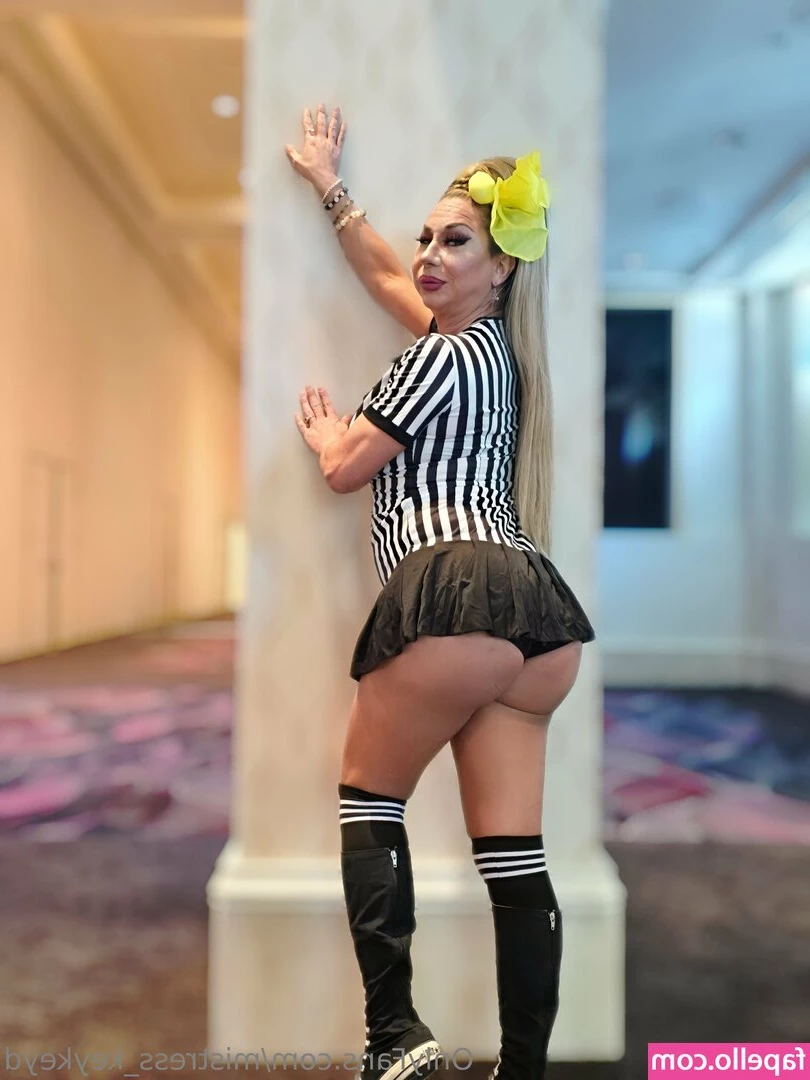 mistress_keykeyd [ mistress-keykeyd ] - In white