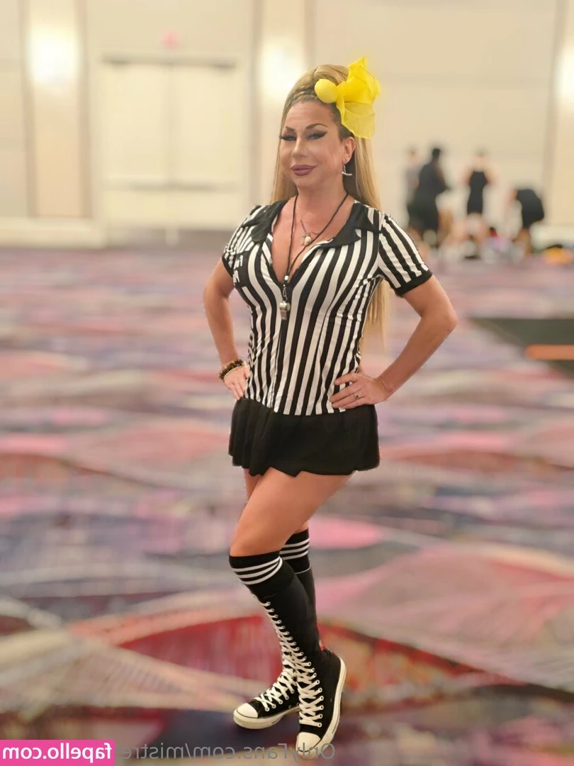 mistress_keykeyd [ mistress-keykeyd ] - tip me while we bathe   i deserve it