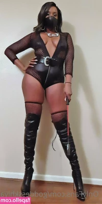 goddesskhiya - Alguien que saque mi lado más