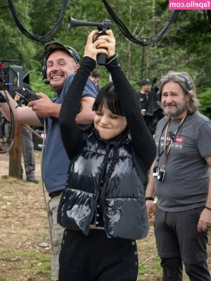 Jenna Ortega [ jenna-ortega-2 ] - Who the fuck is still reporting my shit   Gtfo out of my page  Messed