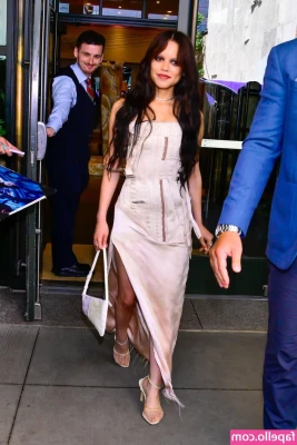 Jenna Ortega [ jenna-ortega-2 ] - Should I take it off