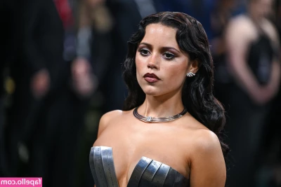 Jenna Ortega [ jenna-ortega-2 ] - Falling asleep with big boobs is like