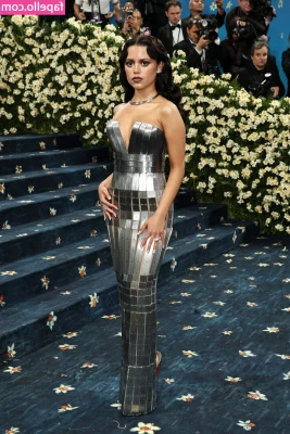 Jenna Ortega [ jenna-ortega-2 ] - Quick bit of fun
