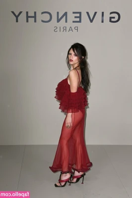 Jenna Ortega [ jenna-ortega-2 ] - Tip any $ amount for the 9min video! Let's say three dildos are used
