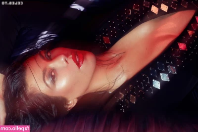 Kourtney Kardashian [ kourtney-kardashian ] - I had enough time to get myself off once while Daddy was waiting for