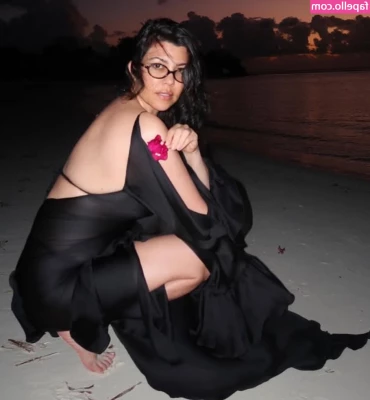 Kourtney Kardashian [ kourtney-kardashian ] - Lace feels good if you run your fingers over it, you know?