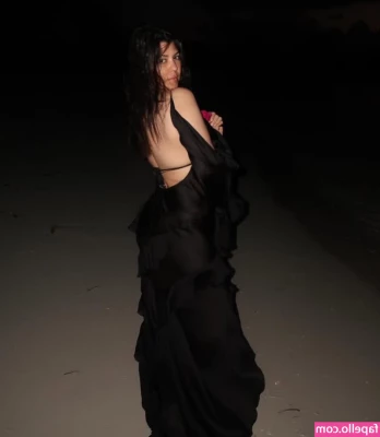 Kourtney Kardashian [ kourtney-kardashian ] - Would you lick the sweat off my sweaty stinky feet ? 😏👅🤤🤤