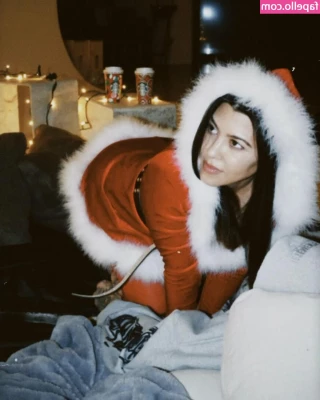 Kourtney Kardashian [ kourtney-kardashian ] - Having some wine in the hot tub to relax after a long day 😴 how