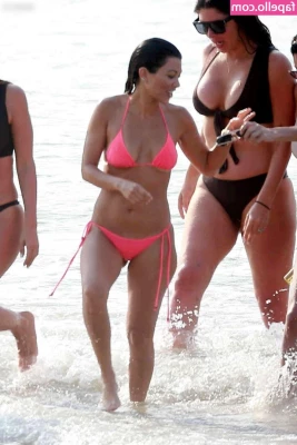 Kourtney Kardashian [ kourtney-kardashian ] - Would I catch you peeping over the fence while I skinny dip in the