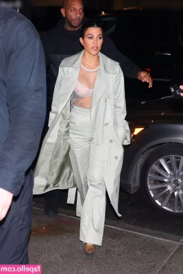 Kourtney Kardashian [ kourtney-kardashian ] - mikaww this HOT SLUT just made a new page   mikaww  mikaww  mikawwShe