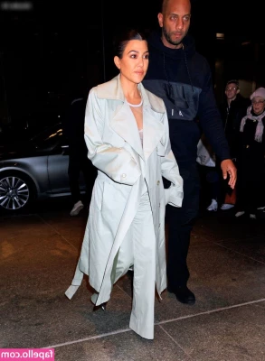 Kourtney Kardashian [ kourtney-kardashian ] - Pooh bearing