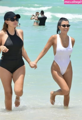 Kourtney Kardashian [ kourtney-kardashian ] - new JOI and masturbation video from your favorite goth mom