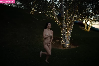 Kourtney Kardashian [ kourtney-kardashian ] - The chastity sentence is over     Hey all  I wanna try something fun 