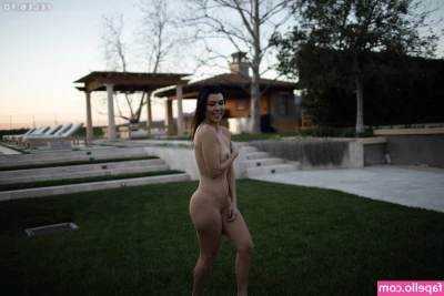 Kourtney Kardashian [ kourtney-kardashian ] - Feeling Sexy