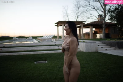 Kourtney Kardashian [ kourtney-kardashian ] - Here’s a little treat for my belly button lovers out there.