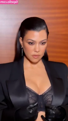 Kourtney Kardashian [ kourtney-kardashian ] - How about some in your face titty jiggles this morning? 😘😘