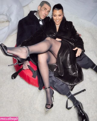 Kourtney Kardashian [ kourtney-kardashian ] - Hiiii guys, I put this HD set on Shoptly so as always, you get $10