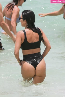 Kourtney Kardashian [ kourtney-kardashian ] - 🐪 Happy ‘Let’s Hump Day’ my Luvs🐪  ♦️❤️ Vegas