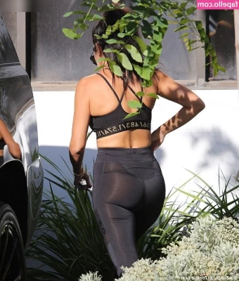 Kourtney Kardashian [ kourtney-kardashian ] - Sneak Peek   Can you guess what my costume is