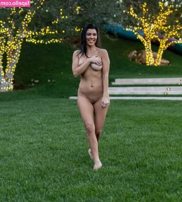 Kourtney Kardashian [ kourtney-kardashian ] - Would you help me stretch? 😈 part 1