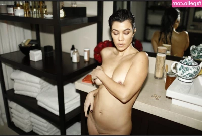 Kourtney Kardashian [ kourtney-kardashian ] - What days is better for you to watch my live show  here on onlyfans 
