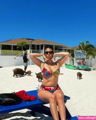 Kourtney Kardashian [ kourtney-kardashian ] - When they give you a rough day, I will give you a night full of