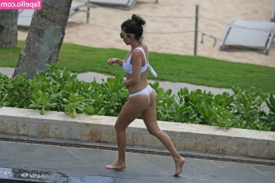 Kourtney Kardashian [ kourtney-kardashian ] - What do u think of a calendar 2024 or advent calendar