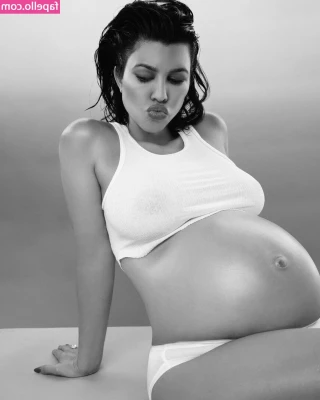 Kourtney Kardashian [ kourtney-kardashian ] - Three day load broke my brain  I gotta clean the curtains tomorrow