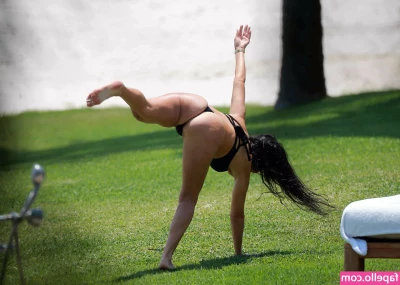 Kourtney Kardashian [ kourtney-kardashian ] - AFTER CLASS DETENTION EP. #177: DON143WIN  Riding his tongue outside