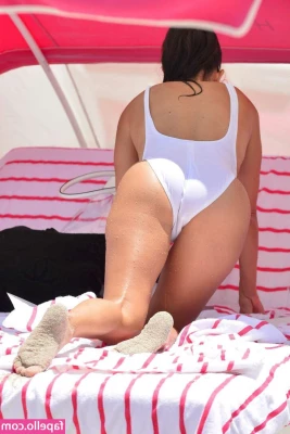 Kourtney Kardashian [ kourtney-kardashian ] - I wonder if people can hear me   because I m definitely not quiet