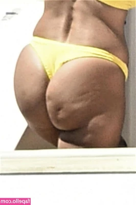 Kourtney Kardashian [ kourtney-kardashian ] - Let me make this clear - I am definitely trying to seduce you.