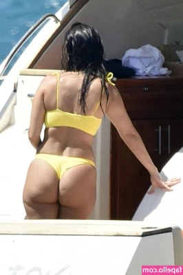 Kourtney Kardashian [ kourtney-kardashian ] - You like it huh