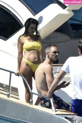 Kourtney Kardashian [ kourtney-kardashian ] - O que acham de eu fazer uma marquinha