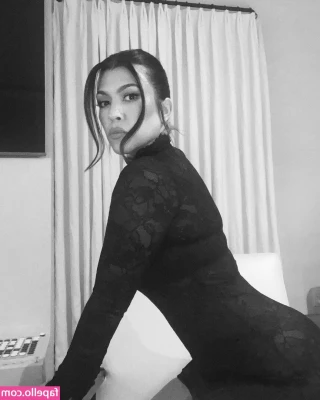 Kourtney Kardashian [ kourtney-kardashian ] - hey guys  trying to get paid on here  message me for any suggestions part 1