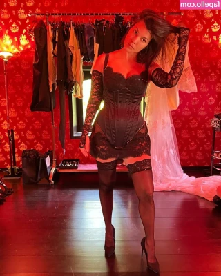 Kourtney Kardashian [ kourtney-kardashian ] - I like to wake up like this  Me gusta despertar asi