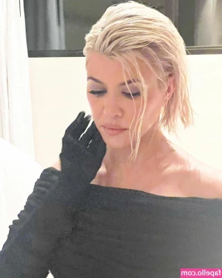 Kourtney Kardashian [ kourtney-kardashian ] - School girl fantasies are fun, a change of identity for the sub