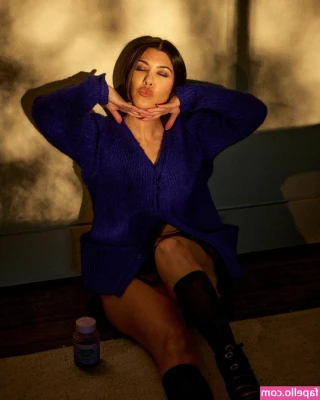 Kourtney Kardashian [ kourtney-kardashian ] - Come to your horny mommy    nikki_sweet_brioche  Lets check how hart