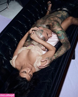 Kourtney Kardashian [ kourtney-kardashian ] - Great way to start the morning