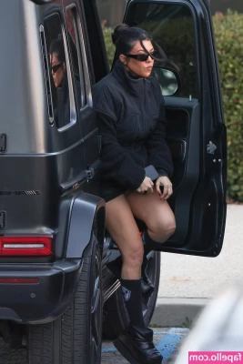 Kourtney Kardashian [ kourtney-kardashian ] - Happy 8th Birthday Boobies    Tip To Treat Them