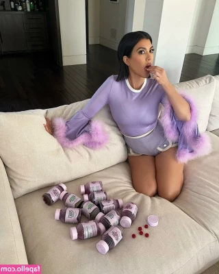 Kourtney Kardashian [ kourtney-kardashian ] - Seducing you, teasing you .. Wanna see? 😵🥵