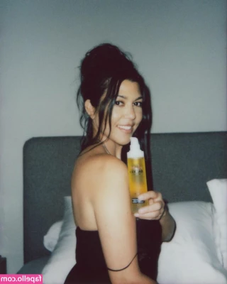 Kourtney Kardashian [ kourtney-kardashian ] - As you can see my time is valuable