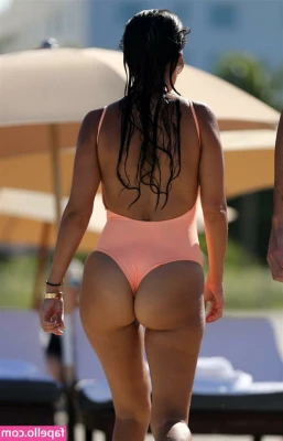 Kourtney Kardashian [ kourtney-kardashian ] - Take a shower with me! 💦 Check out these moves .. oh i'm so horny