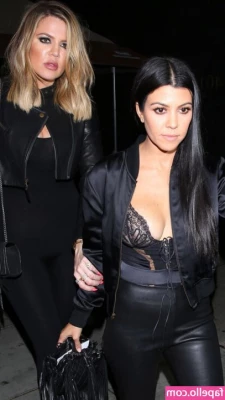 Kourtney Kardashian [ kourtney-kardashian ] - Don t you love mommy s fat pussy