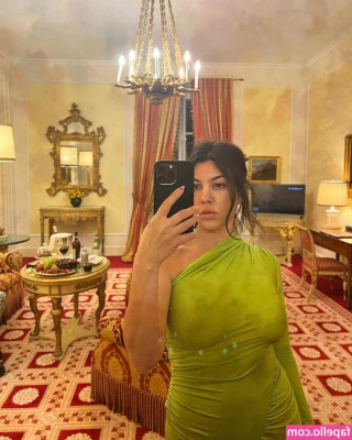 Kourtney Kardashian [ kourtney-kardashian ] - Don’t say latter you missed it