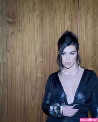 Kourtney Kardashian [ kourtney-kardashian ] - Did someone said lace lingerie