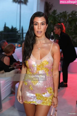 Kourtney Kardashian [ kourtney-kardashian ] - booty spankies :}
