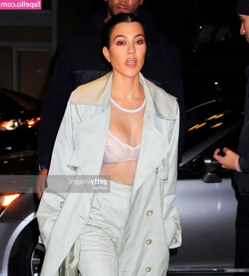 Kourtney Kardashian [ kourtney-kardashian ] - Enterre seu rosto aqui    Bury your face in me